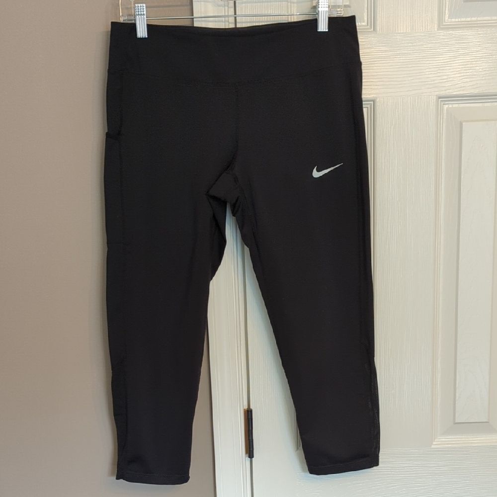 Nike Dri-Fit Women's Black Cropped Leggings - Picture 2 of 9